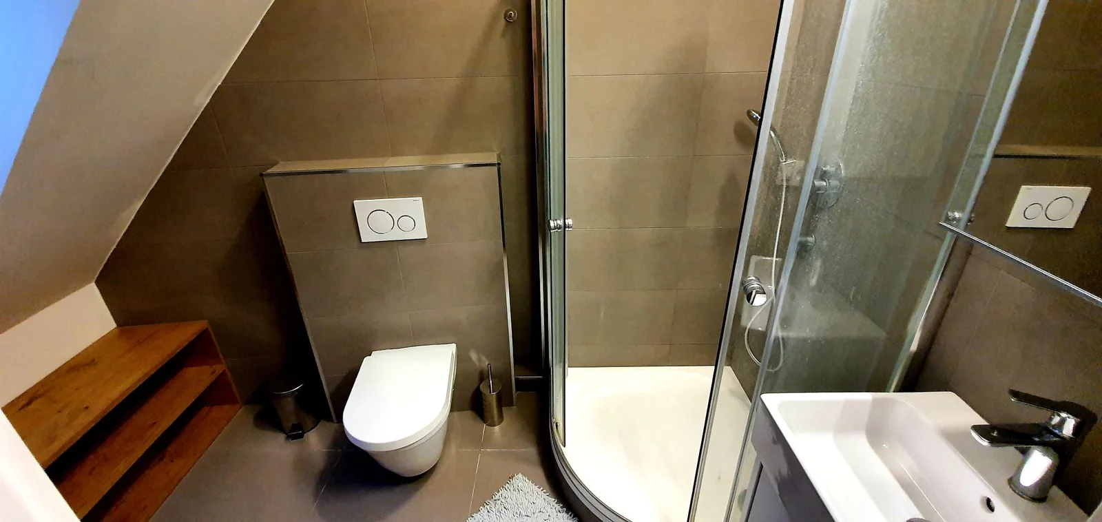 Amnis Student House_Podkrovný Byt 80m2 pre 4 študentky v Centre Trnavy_100m od TRUNI 5