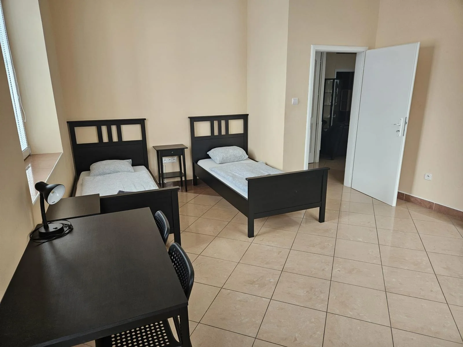 Ponúkam ubytovanie pre študentov v centre Trenčína !
