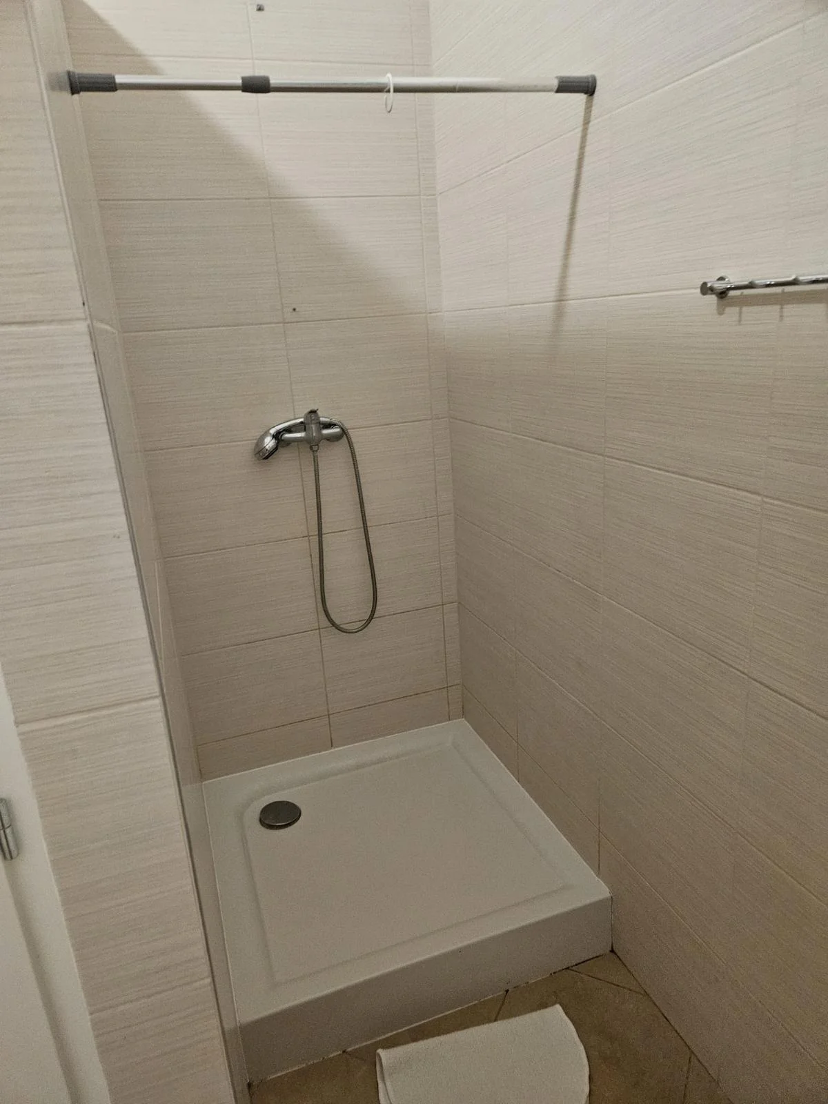 Ponúkam ubytovanie pre študentov v centre Trenčína ! 3