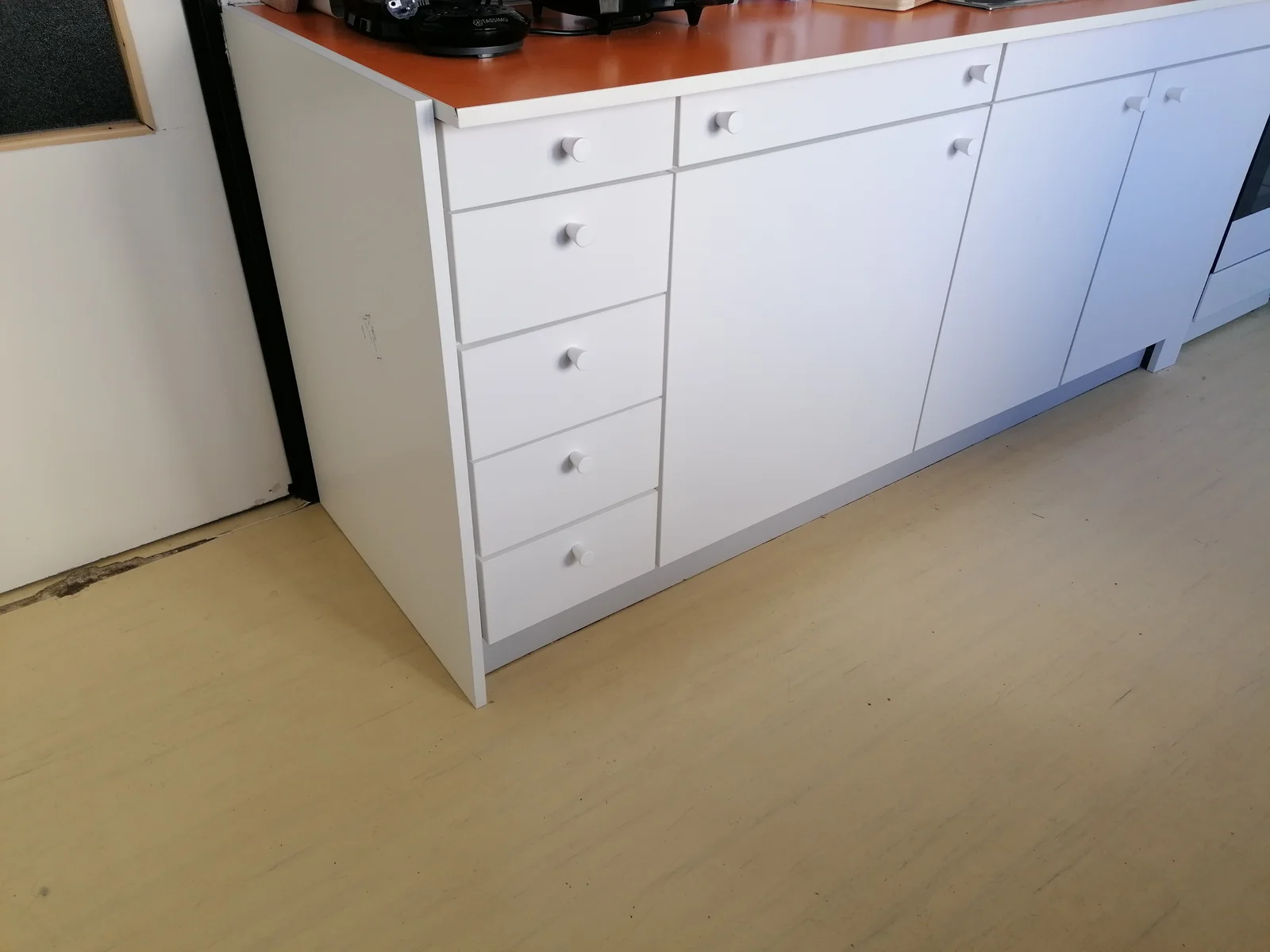 Ponúkam na prenájom samostatnú nepriechodnu izbu.